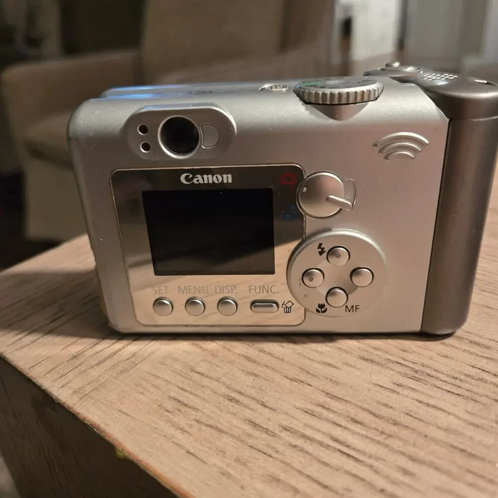 Canon PowerShot A70 10X Zoom 3.2 Mega Pixels NOT TESTED